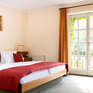 Standard Zimmer mit Kingsize-Bett
